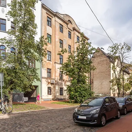 Апартаменти Location 1-bedroom