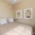 Location 1-bedroom Apartment *